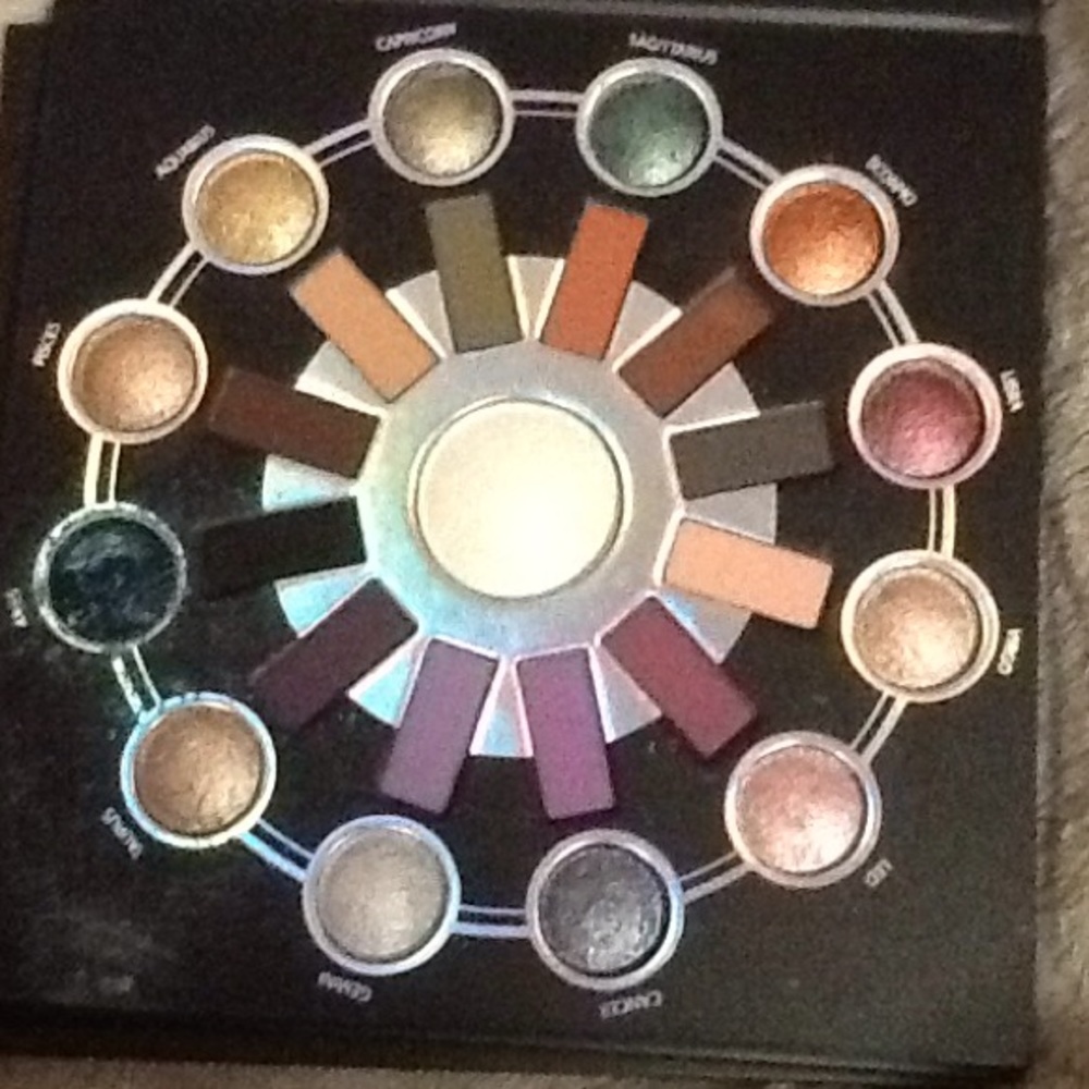 Bh cosmetics Zodiac Eye palette (read)